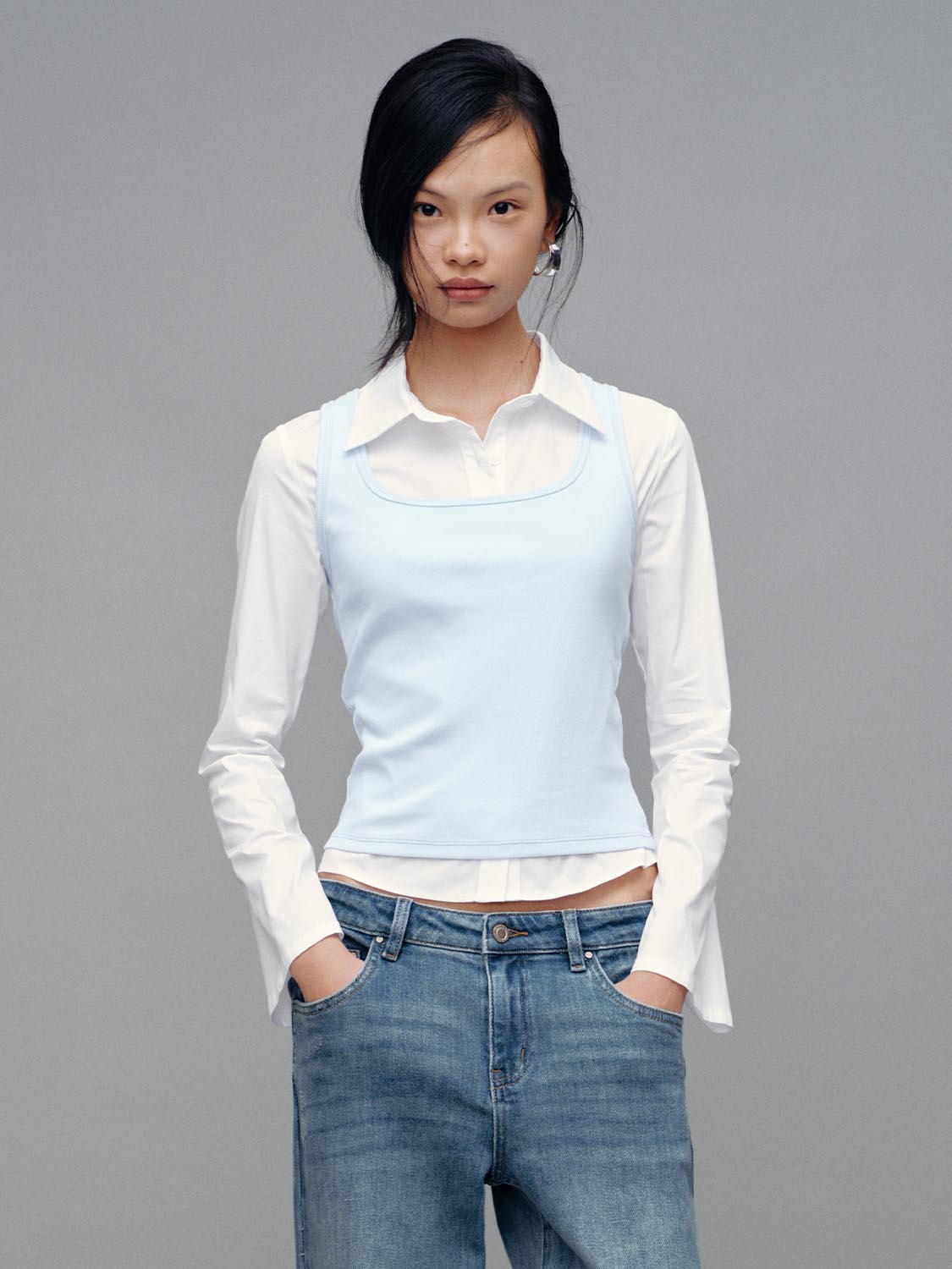 เสื้อกล้ามเข้ารูปคอเหลี่ยม