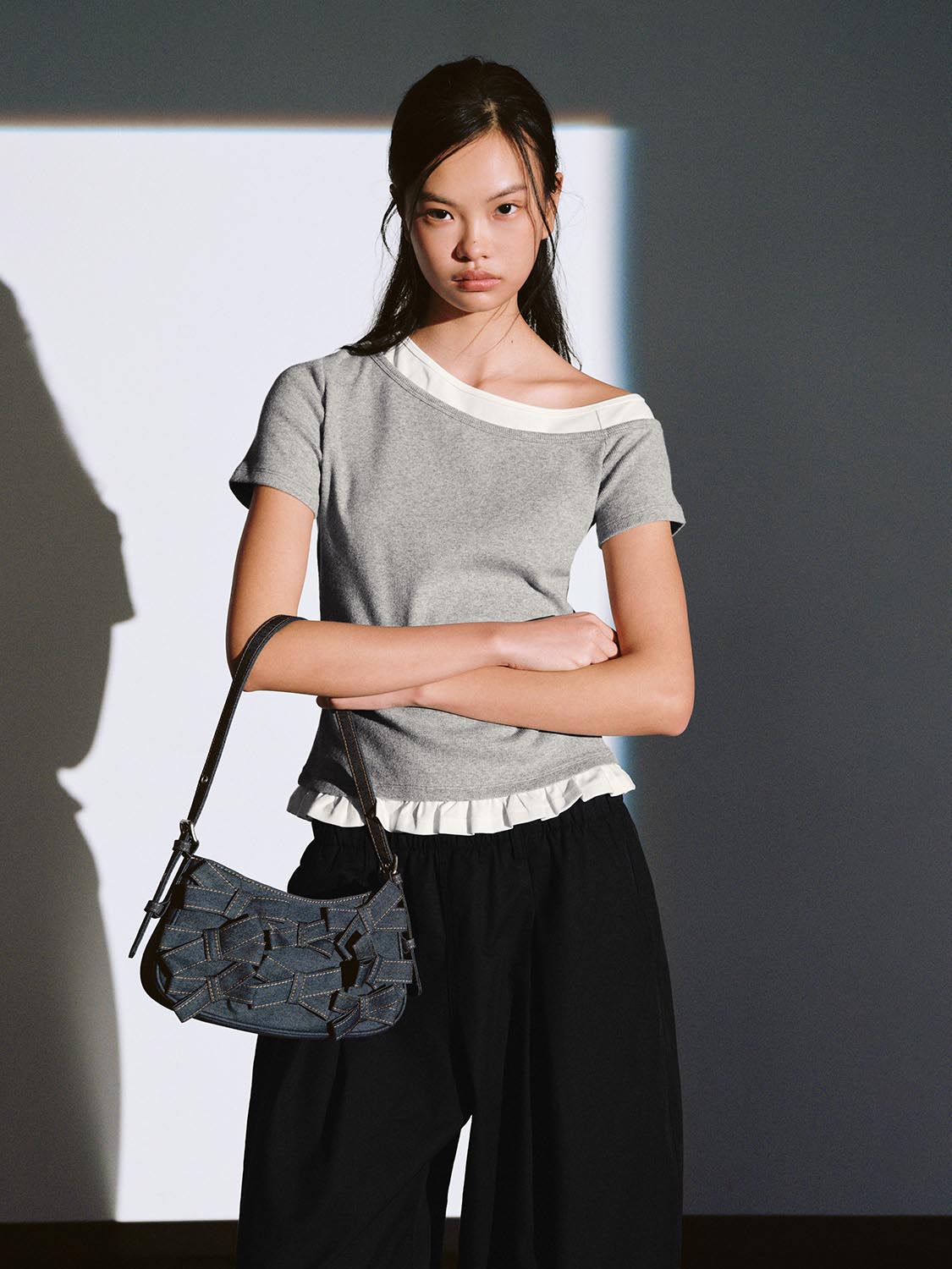 เสื้อยืดไหล่เดียวแต่งระบาย 2-in-1