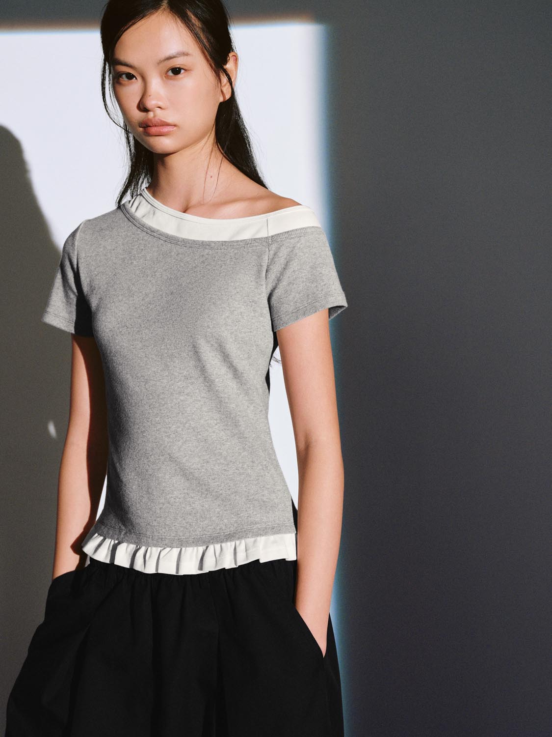 เสื้อยืดไหล่เดียวแต่งระบาย 2-in-1