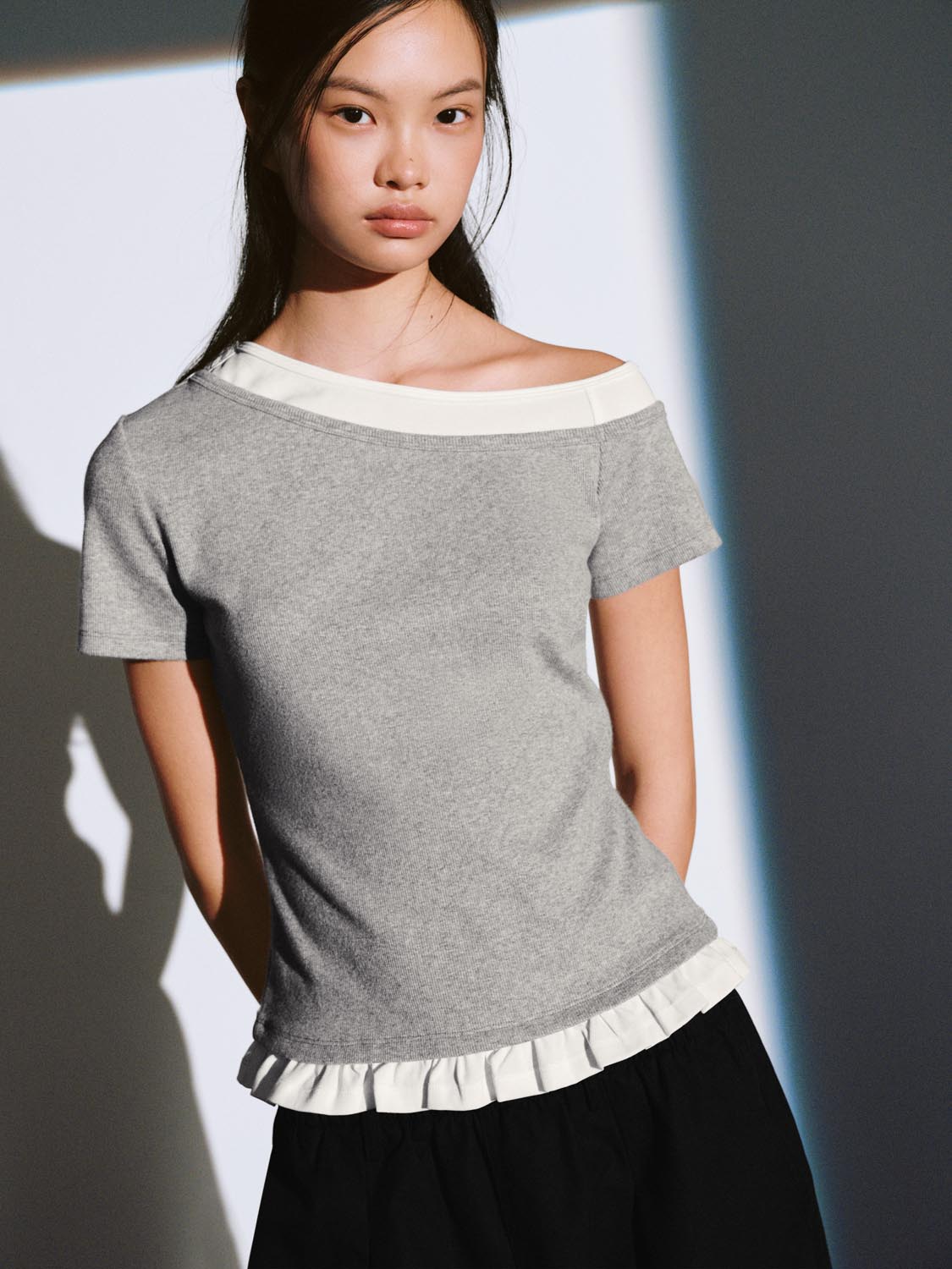 เสื้อยืดไหล่เดียวแต่งระบาย 2-in-1