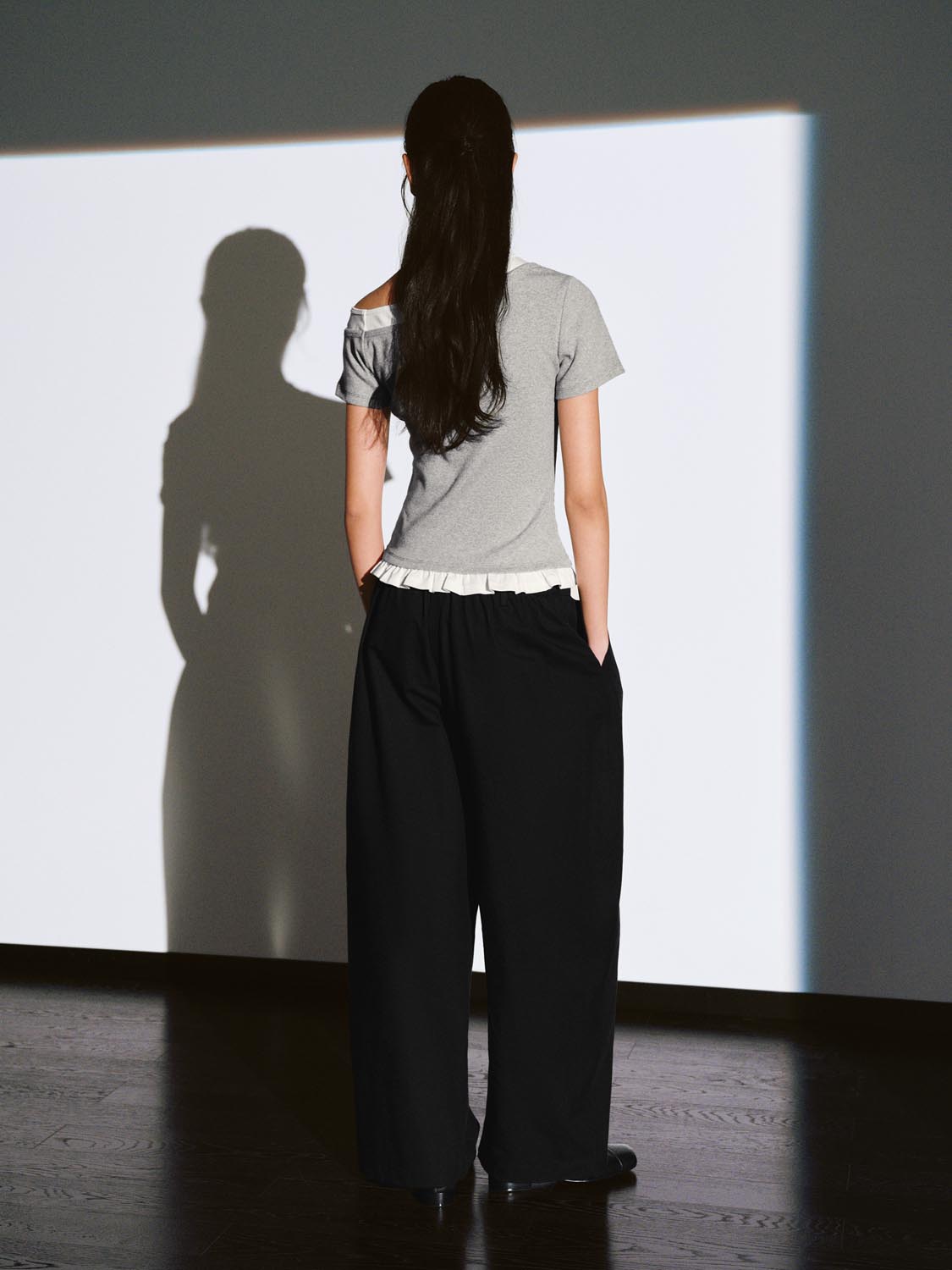 เสื้อยืดไหล่เดียวแต่งระบาย 2-in-1