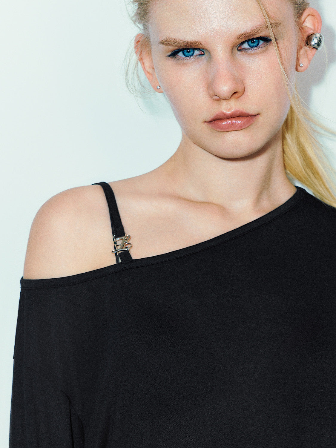One Shoulder Loose T-Shirt