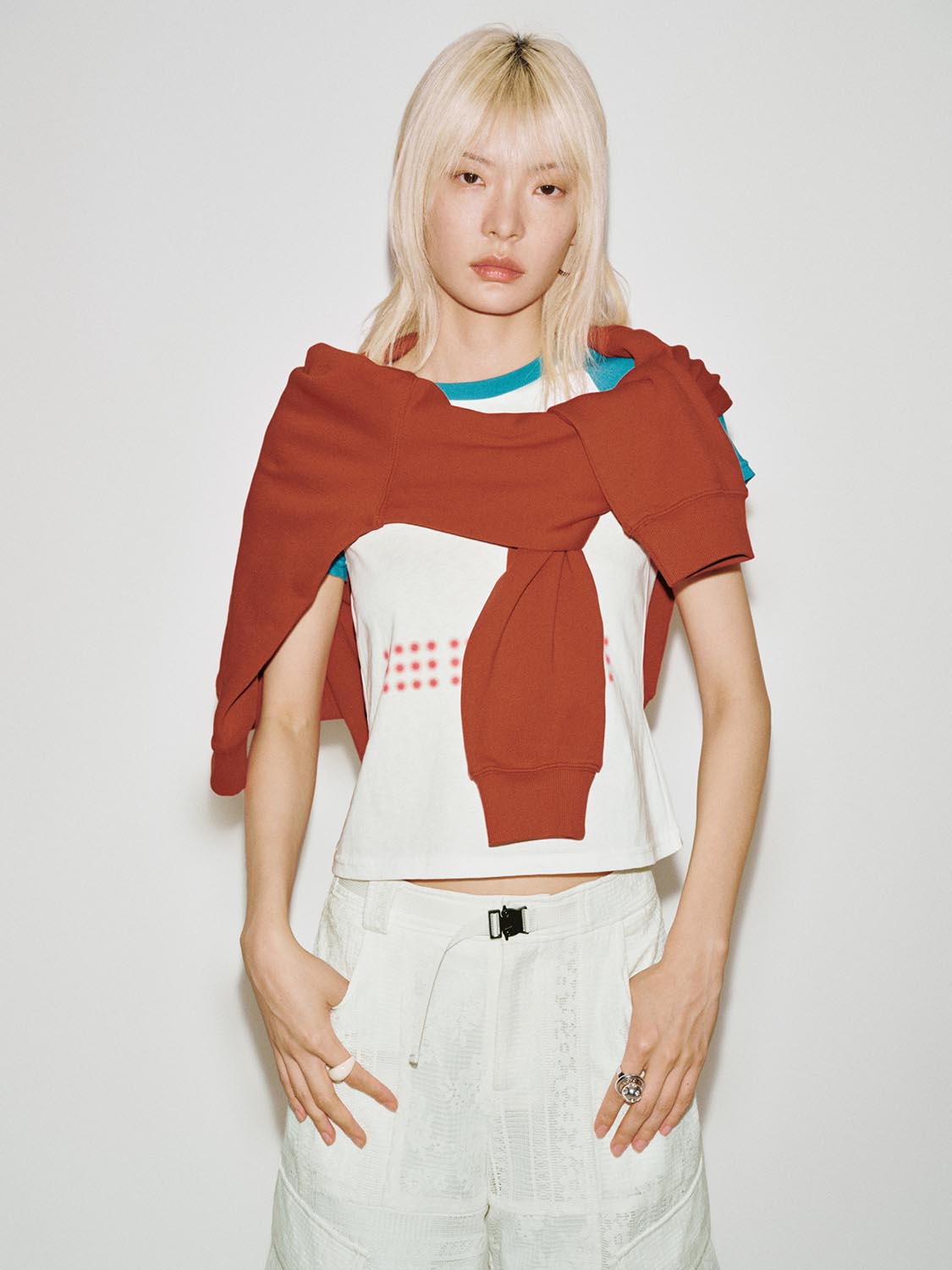 เสื้อยืดลายจุดแขนแร็กแลนทูโทน