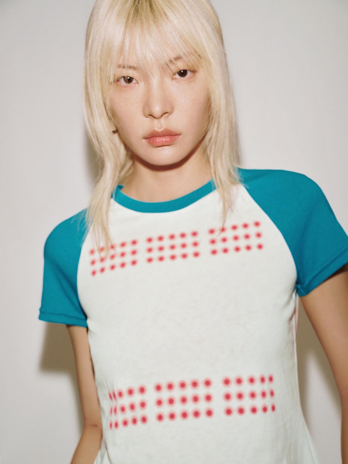 เสื้อยืดลายจุดแขนแร็กแลนทูโทน