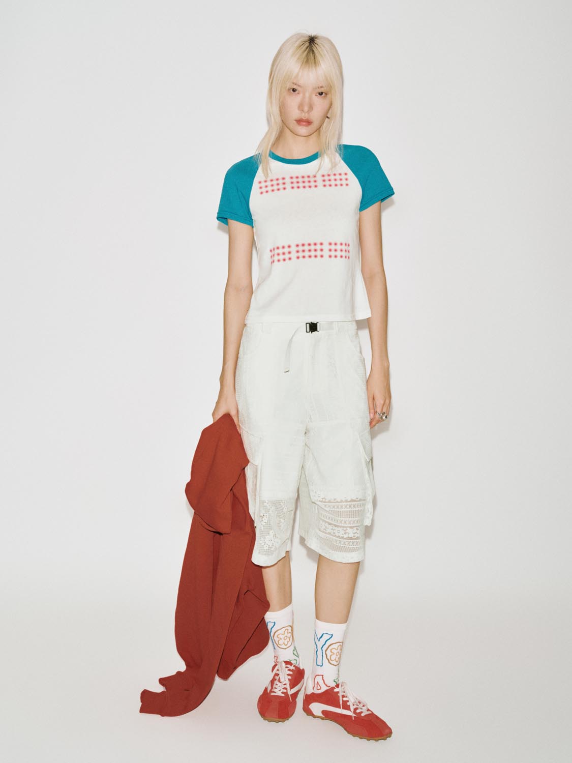 เสื้อยืดลายจุดแขนแร็กแลนทูโทน