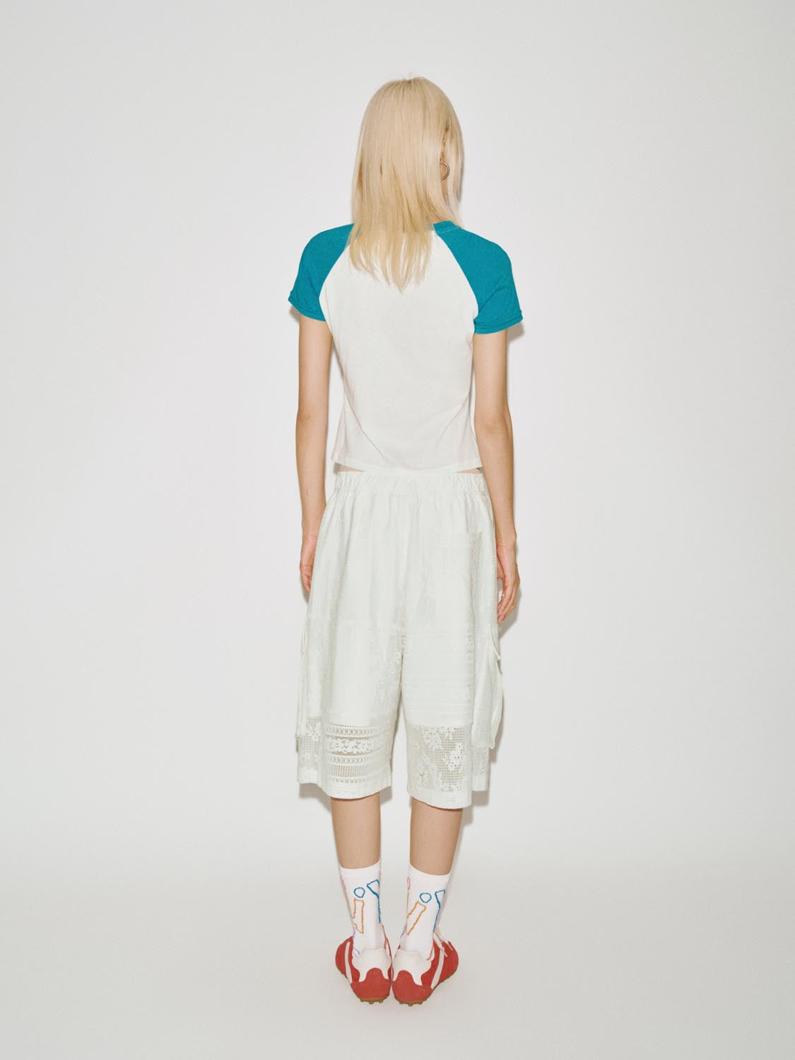 เสื้อยืดลายจุดแขนแร็กแลนทูโทน
