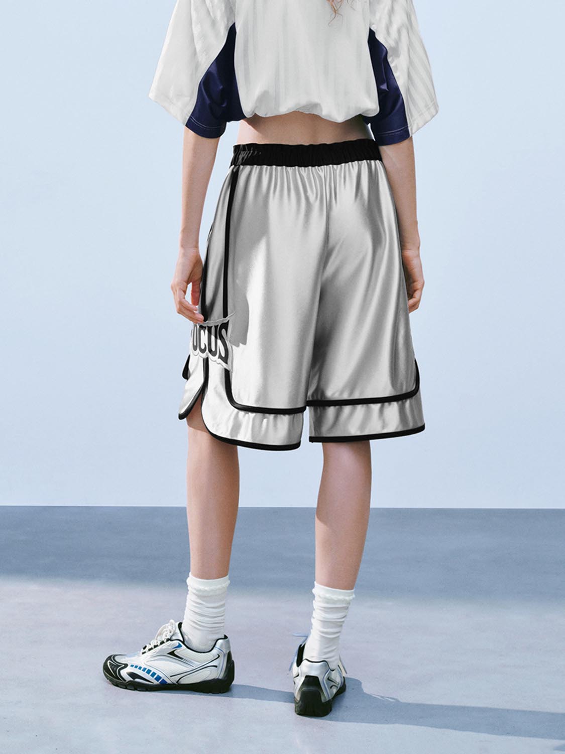 Knee Length Wide-Leg Pants