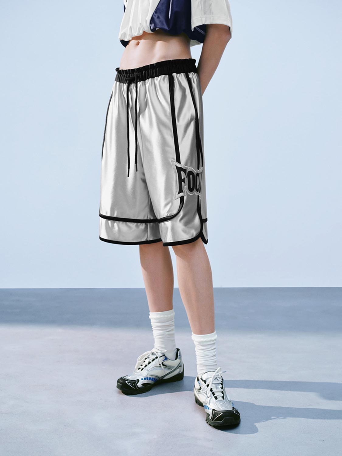 Knee Length Wide-Leg Pants