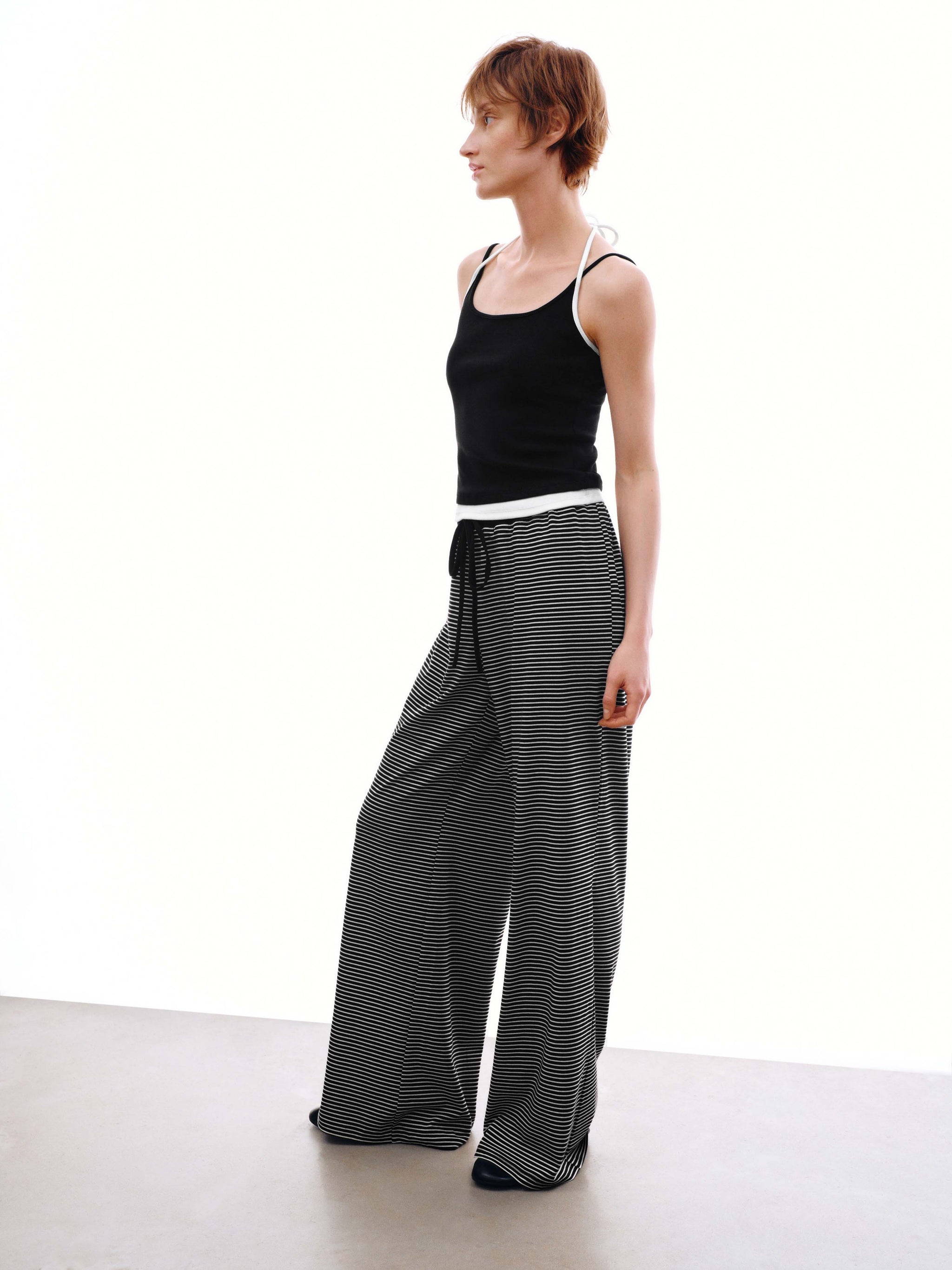 เสื้อกล้ามสายเดี่ยวผูกลายตัดกัน 2-in-1