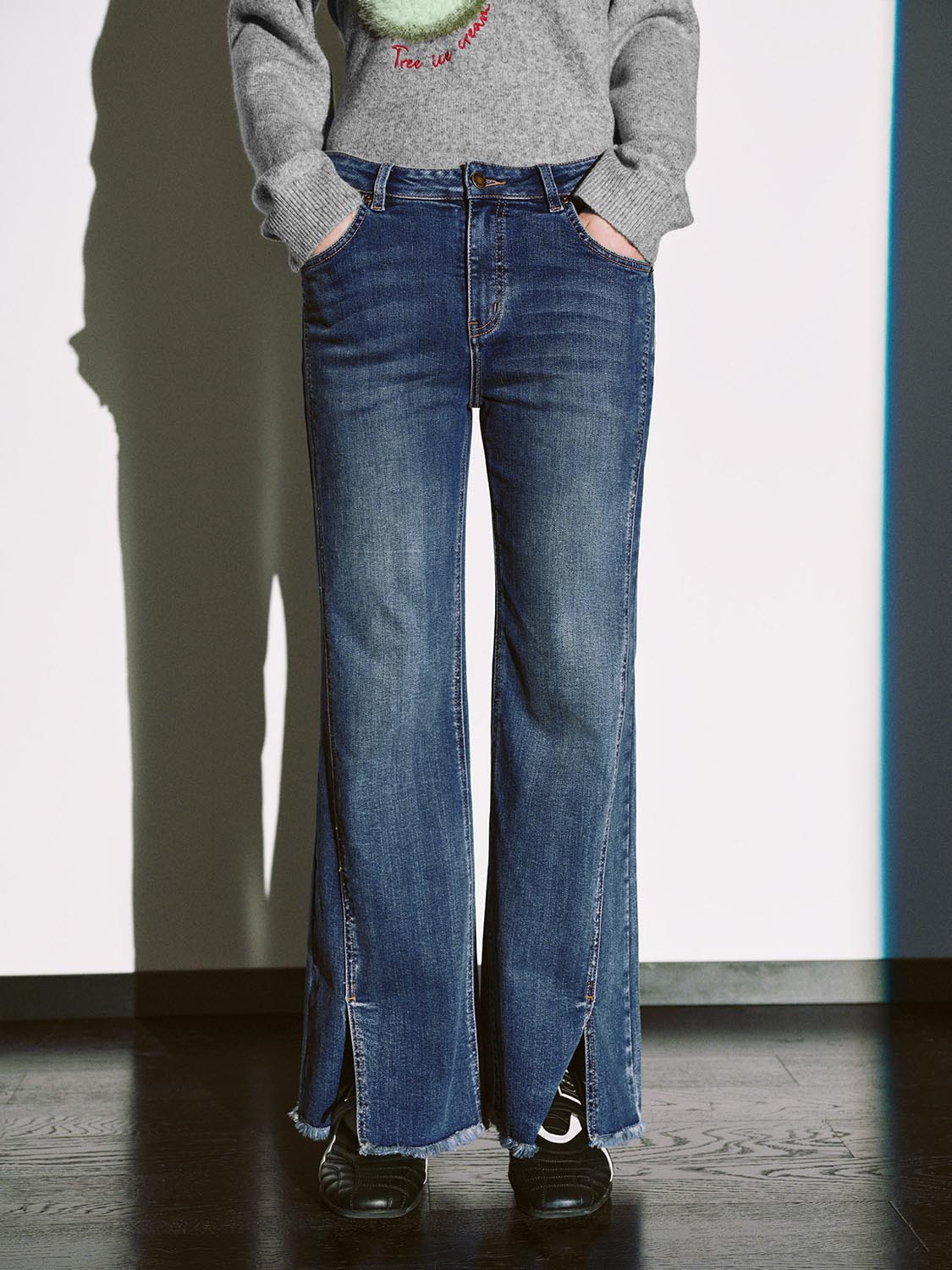 Slit Raw Hem Flare Leg Jeans