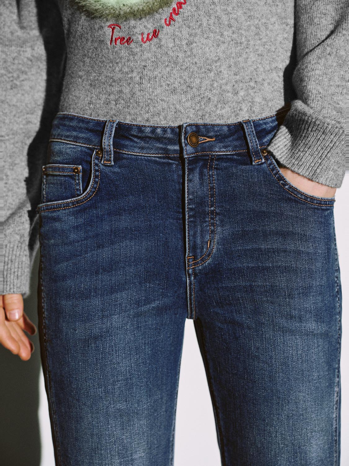 Slit Raw Hem Flare Leg Jeans