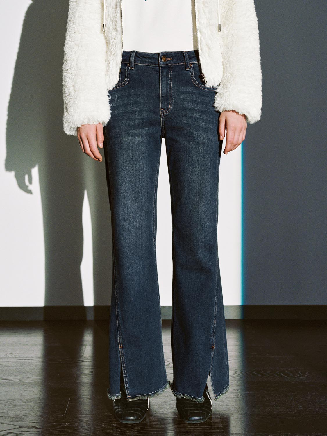 Slit Raw Hem Flare Leg Jeans