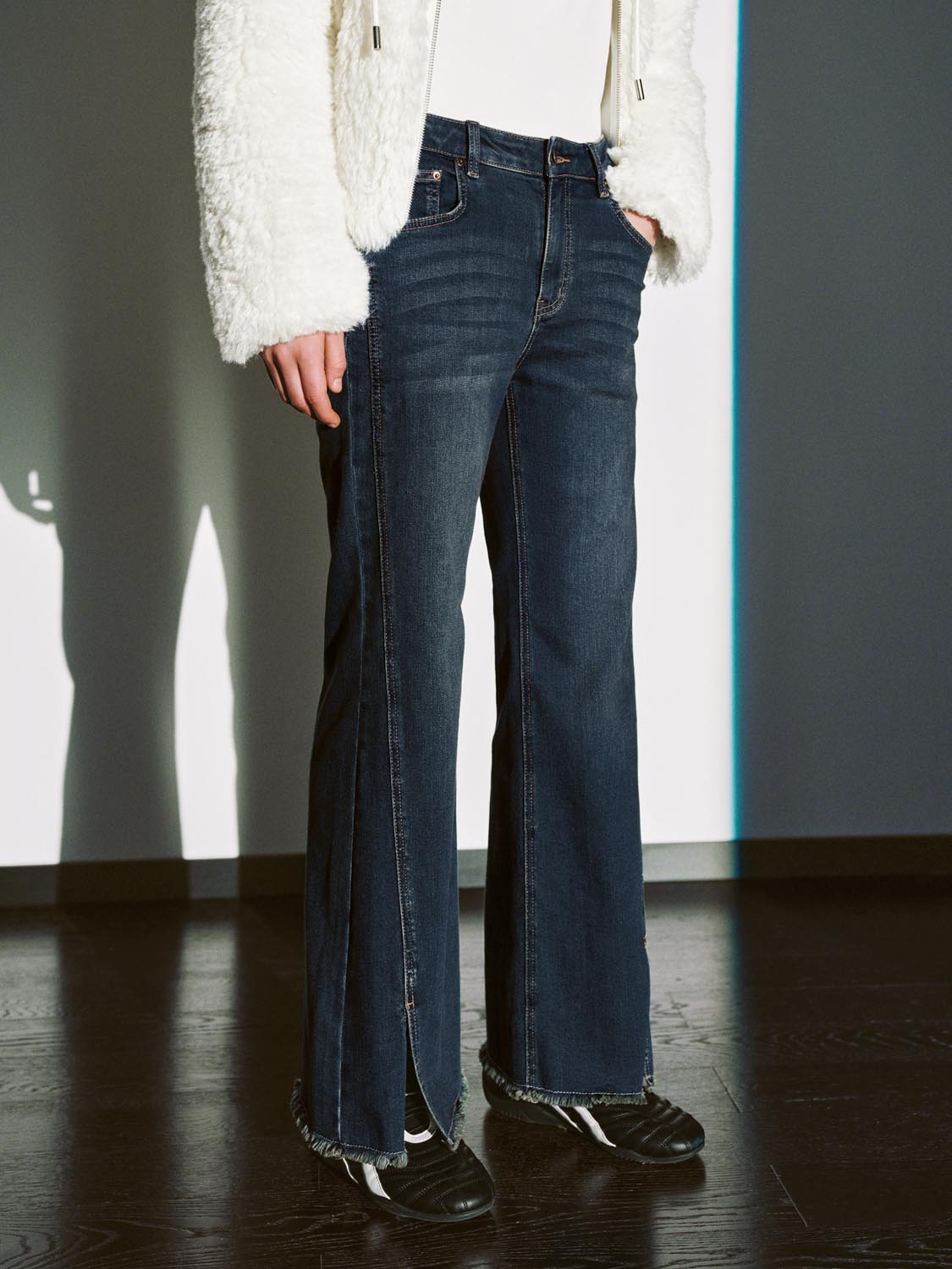 Slit Raw Hem Flare Leg Jeans