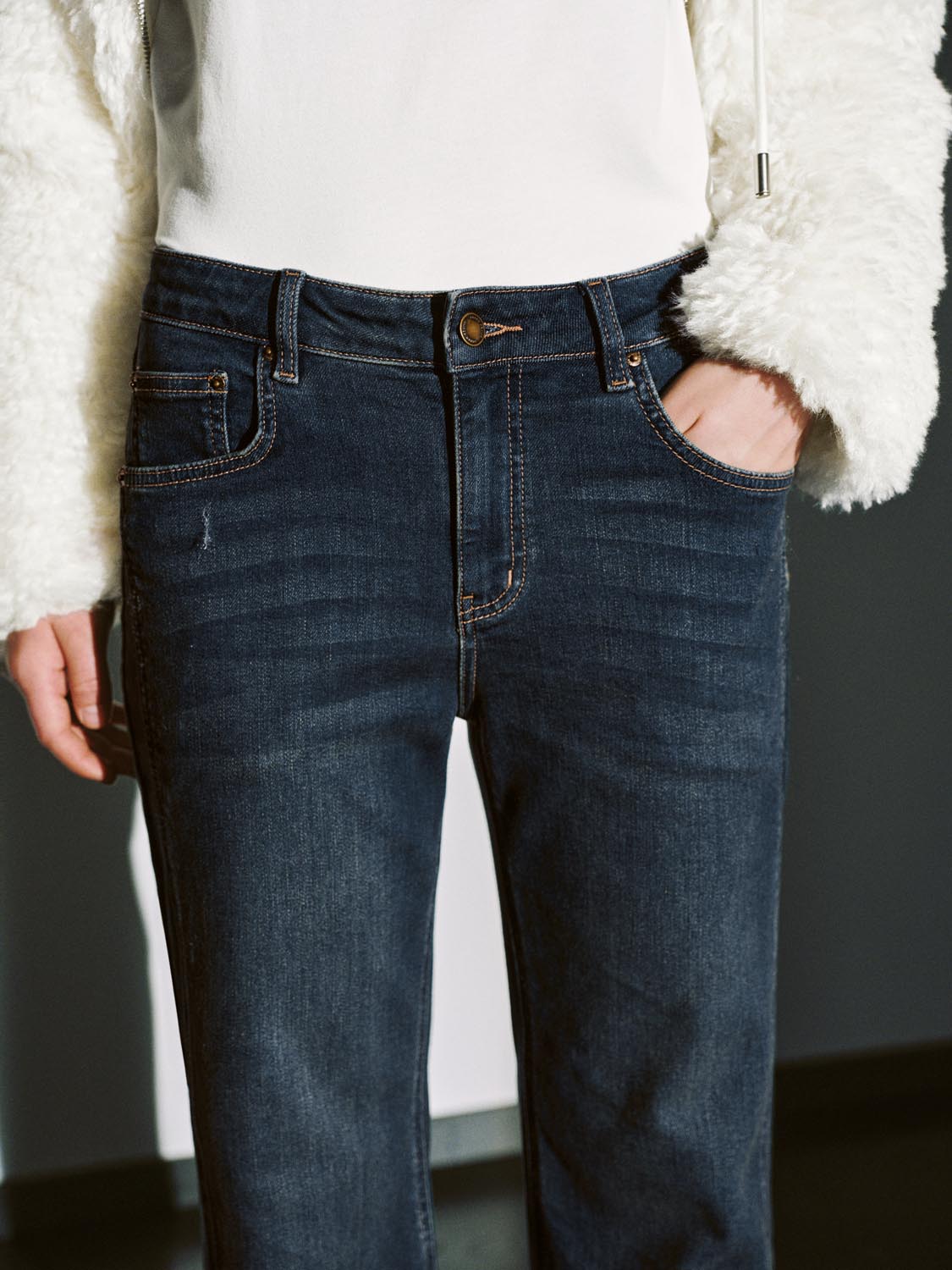 Slit Raw Hem Flare Leg Jeans