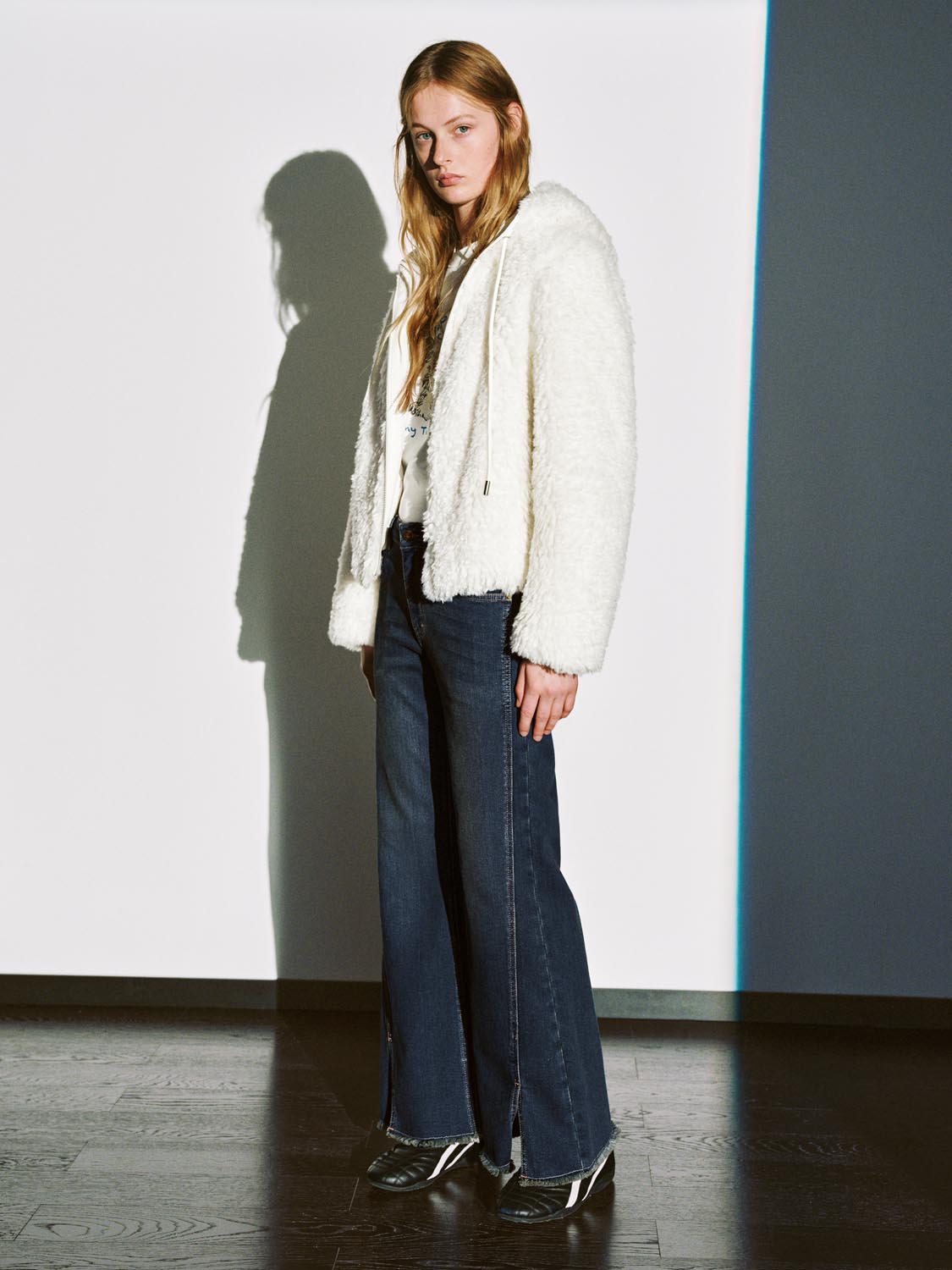 Slit Raw Hem Flare Leg Jeans