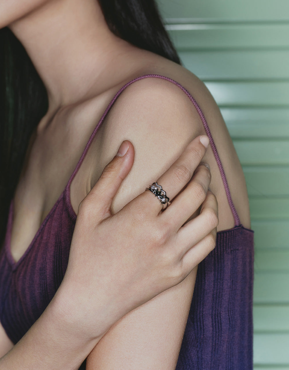 Open Fluid Ring With Crystals