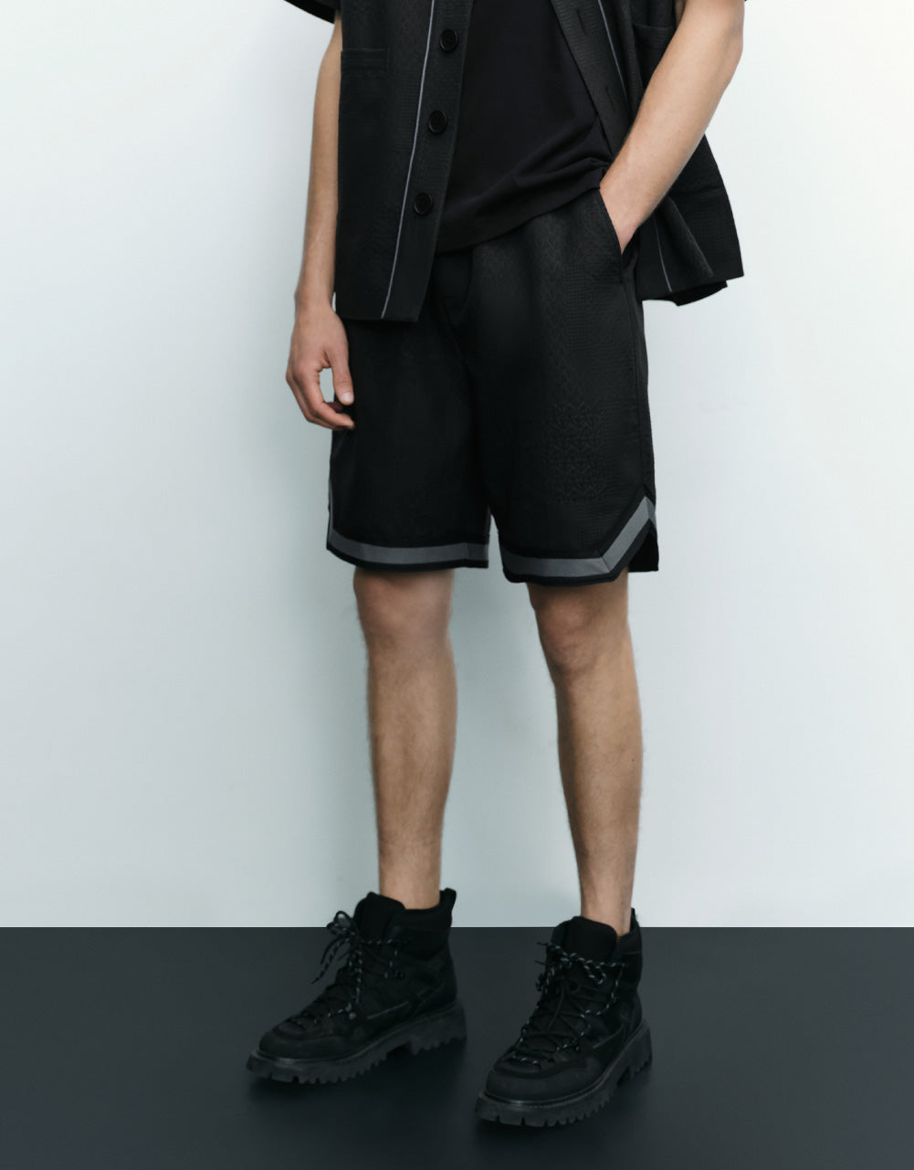 Two Tones Drawstring Hem Shorts